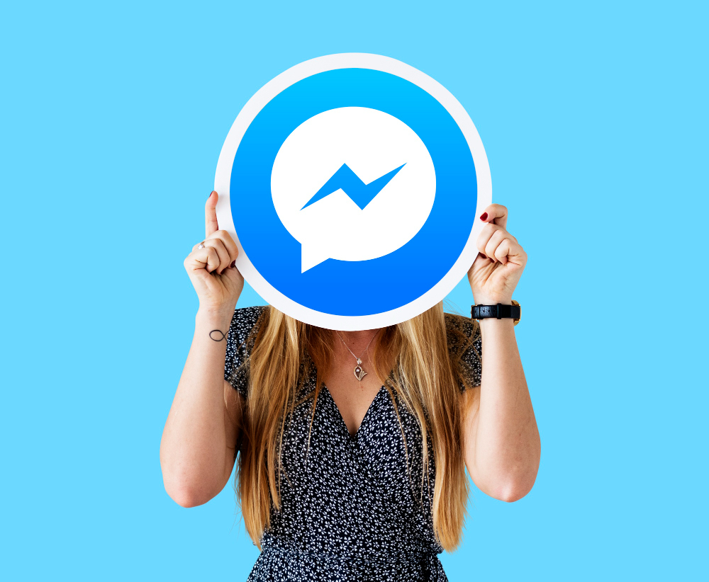 Woman showing a facebook messenger icon