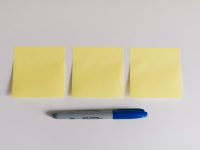 blue sharpie beside yellow sticky notes task manager process list, windows os, background process