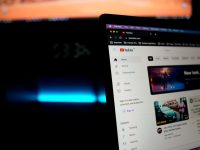 graphical user interface twitch, youtube streams, audience engagement