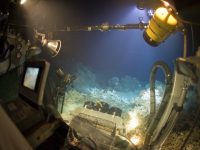 yellow and black gas lamp underwater robot, rov inspection, oil pipeline