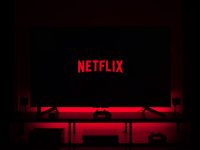 Cambro TV Not Working? Here's How to Fix it flat screen television displaying Netflix logo netflix black screen, streaming error, tv troubleshooting